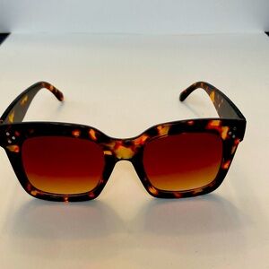 Brand new sunglasses very stylish!